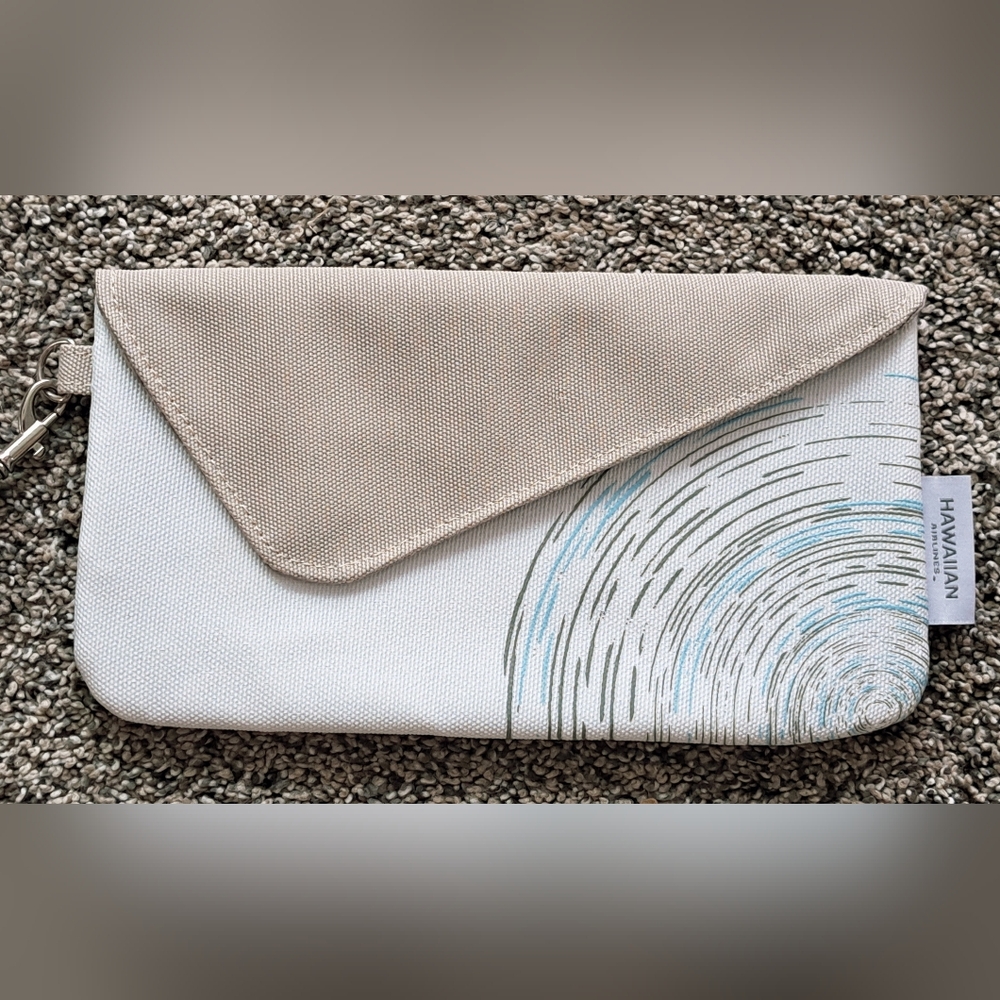 NOHO Home X Hawaiian Air Amenities Case w/Removable Wristlet Strap, Kilo Hōkŭ